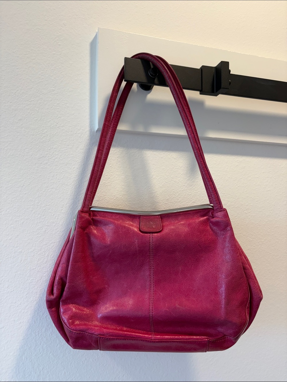 Hobo International Vintage Berry Pink Leather Kisslock Frame Shoulder Bag - Picture 6 of 7